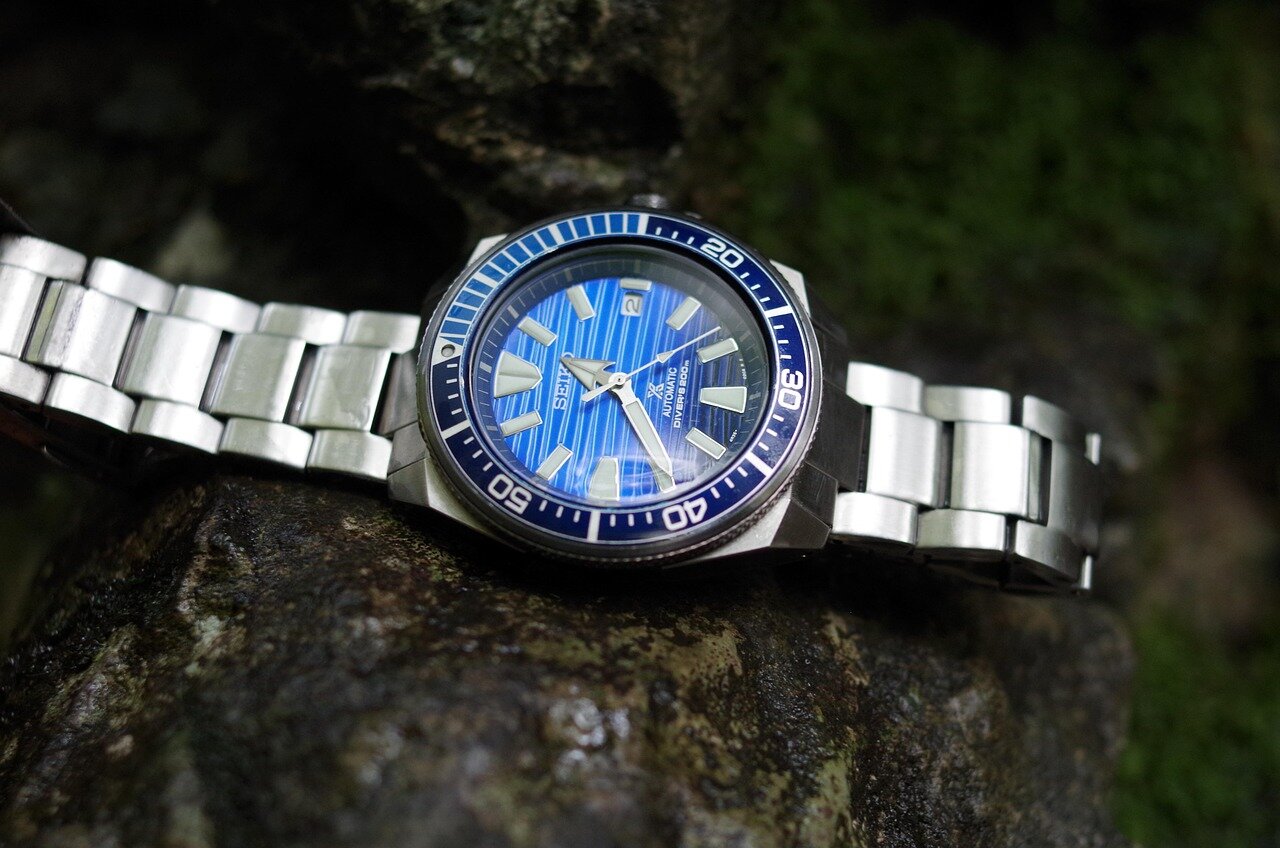 A promotional image featuring the Seiko watch alongside other discounted items, illustrating the competitive atmosphere of Black Friday sales