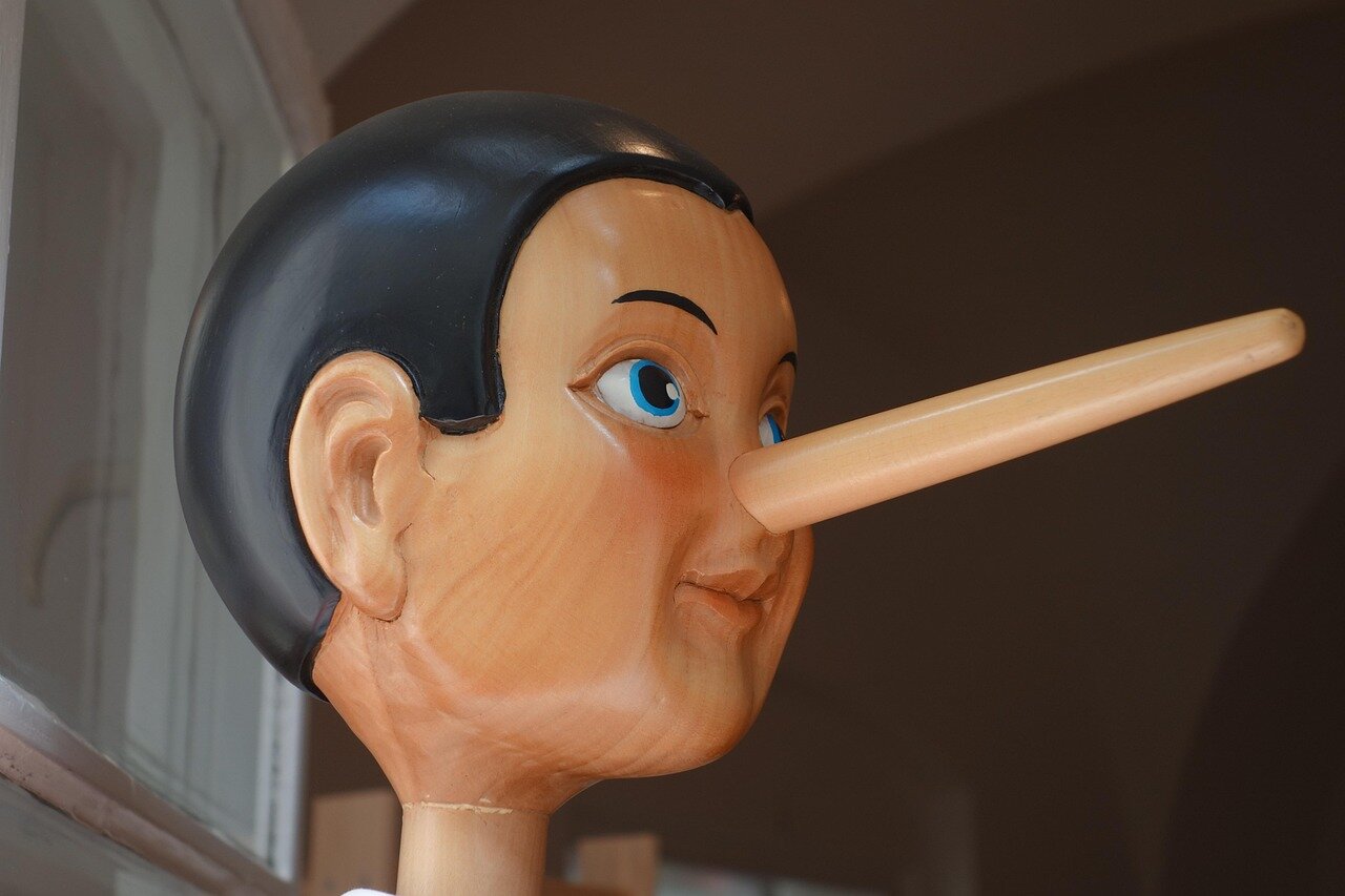 현대 정치에서 선과 악의 경계가 모호해지는 상황을 묘사한 삽화로, 전쟁 중 두 진영의 지도자들이 대치하는 장면