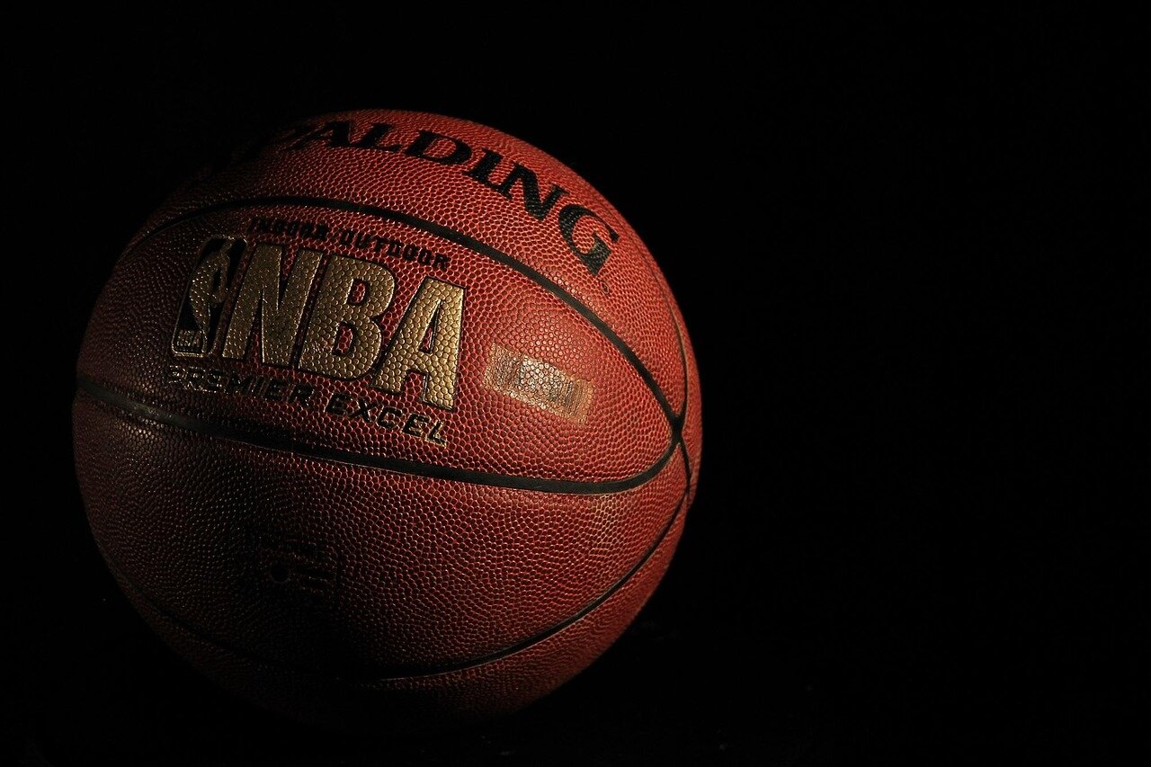 NBA의 프로프 베팅을 통해 선수 개인 성적에 대한 예측을 세우는 팬들의 열정