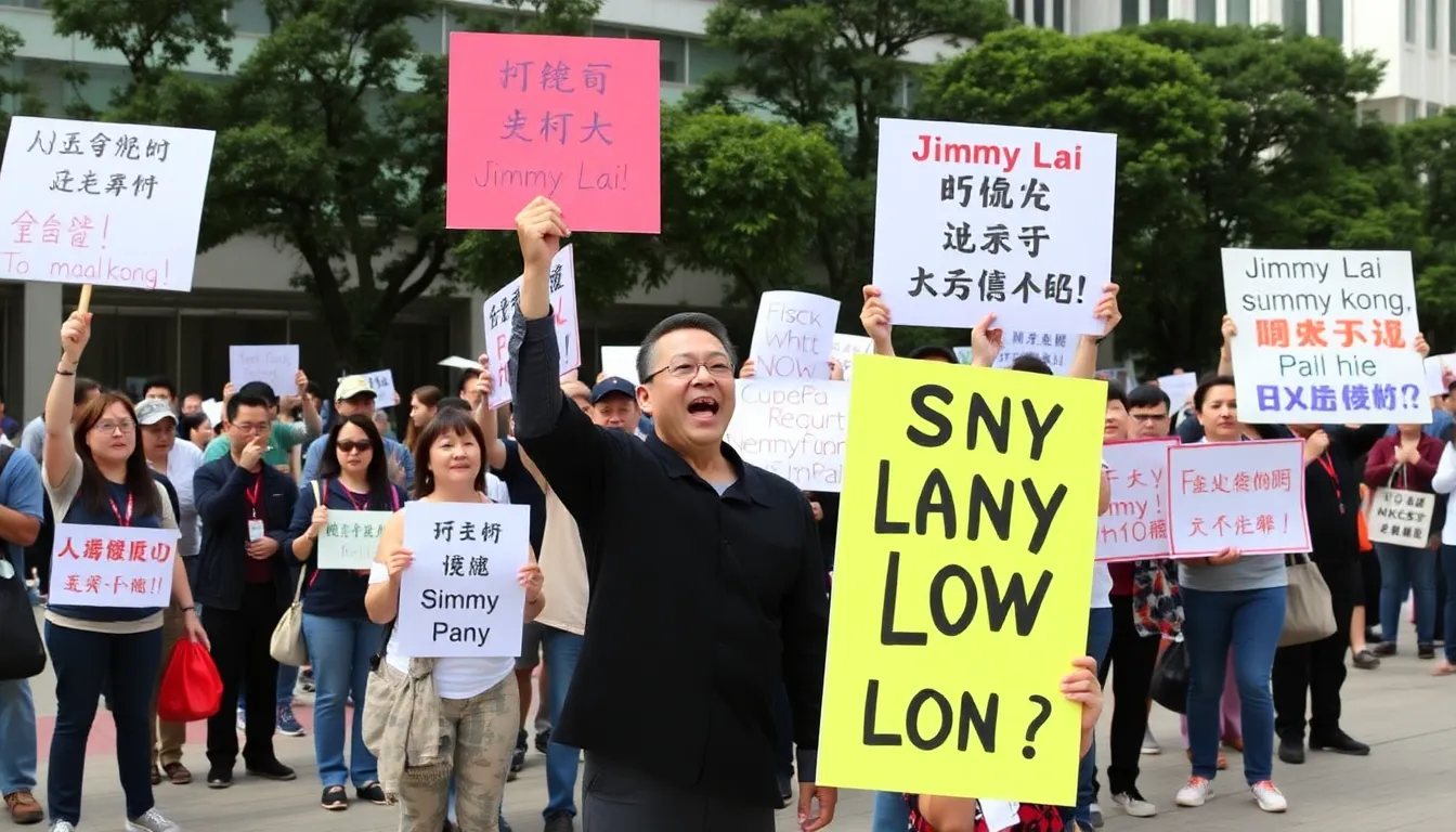 香港の街並みを背景に、自由と民主主義を求める市民の姿が映し出されています