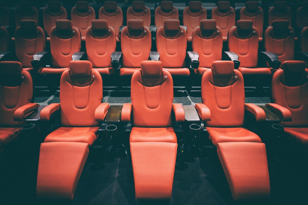 A filmmaker engaging in a conversation with individuals who have firsthand experience with hearing conditions to enhance storytelling authenticity