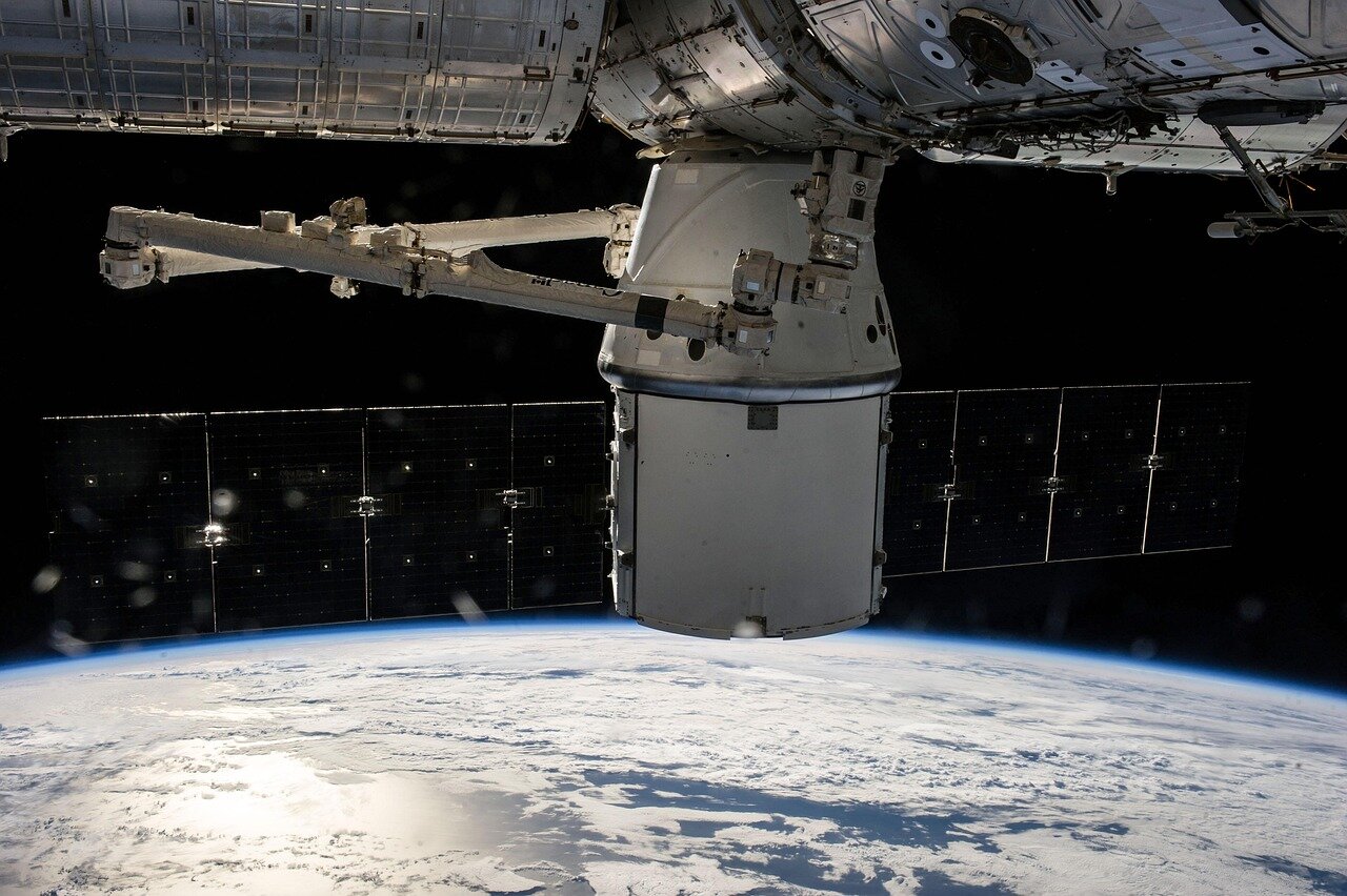 Investors observing the financial landscape, analyzing the implications of SpaceX's postponed launch on market confidence and future funding opportunities