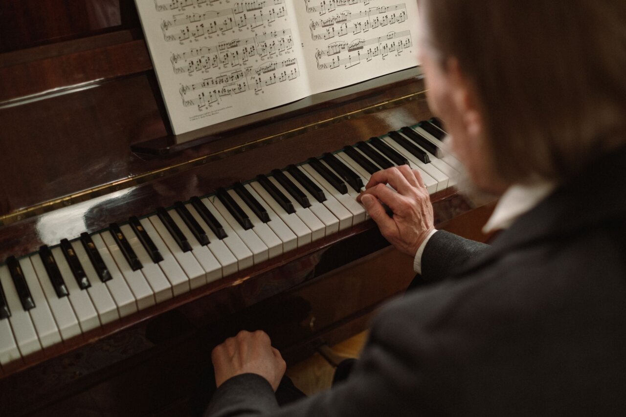 A rehearsal setting where Ehnes and Armstrong refine their interpretations of Brahms, emphasizing their dedication to artistic collaboration