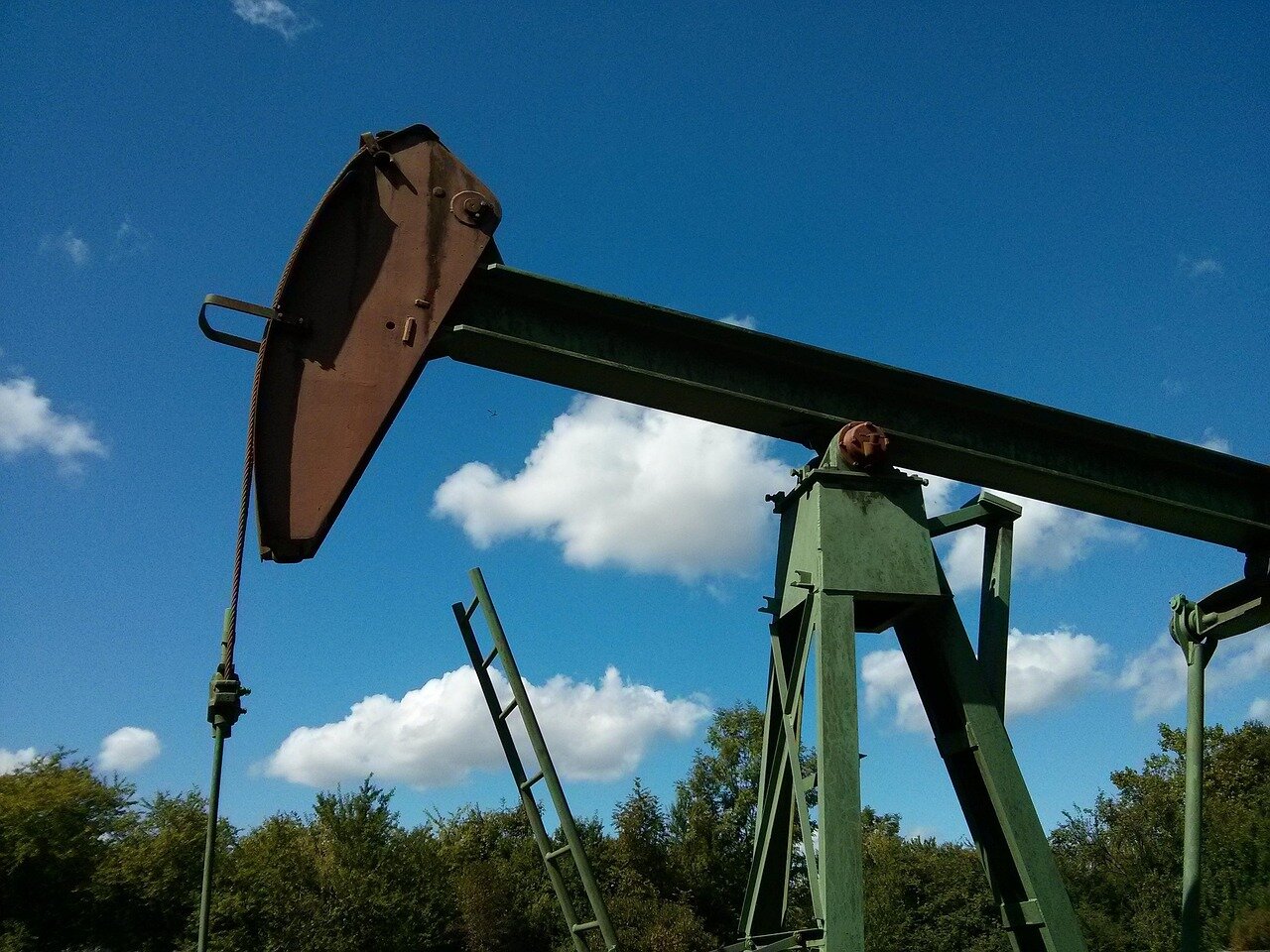 An aerial view of an oil refinery, symbolizing the critical role of oil production in the global economy and the potential disruptions from regional conflicts