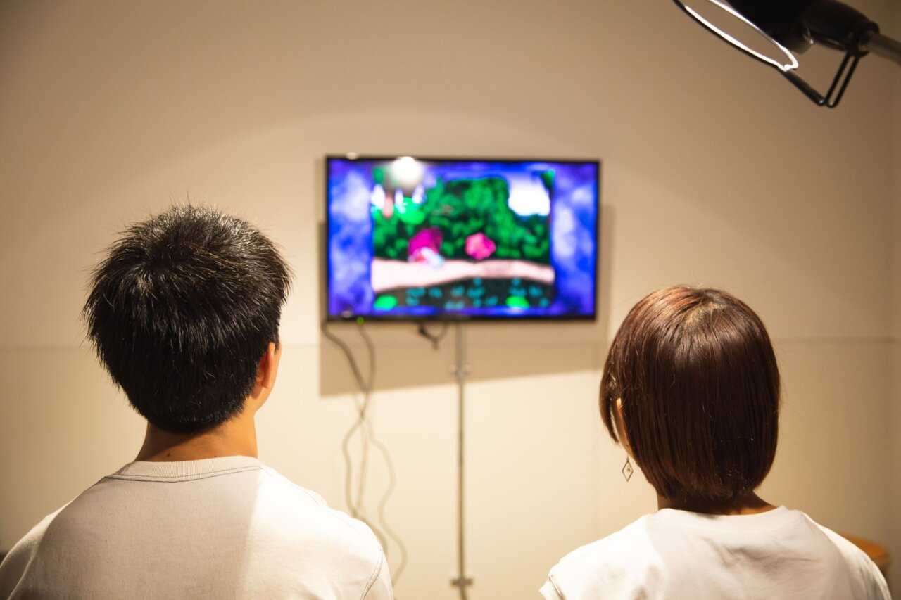 포켓몬과 레고 브랜드의 협업으로 탄생한 첫 번째 포켓몬 레고 세트를 소개하는 전시 공간