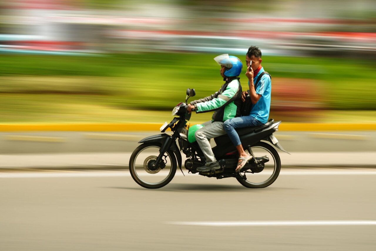 Gojekの創設者が立ち上げたバイクタクシーサービスの初期の風景を振り返る映像